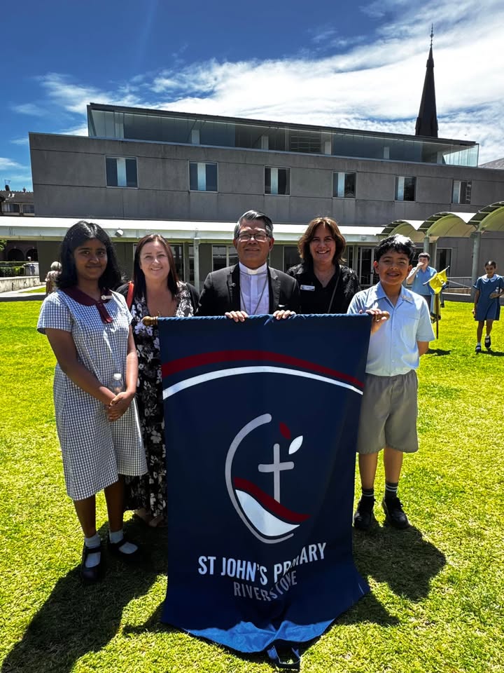 746041150857862_1402518135210157-1